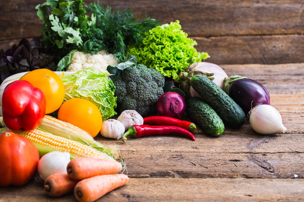 Состав из разнообразных органических овощей
 - Фото, изображение