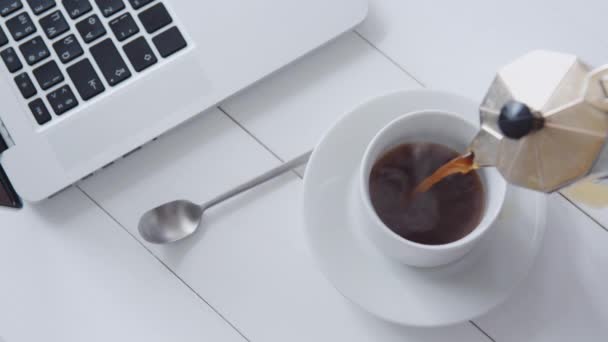 Hand close up pouring coffee in a cup - Footage, Video