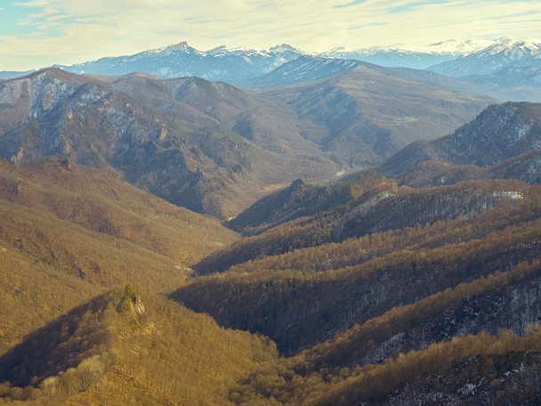 Montañas del Cáucaso en un día de invierno
. - Foto, Imagen