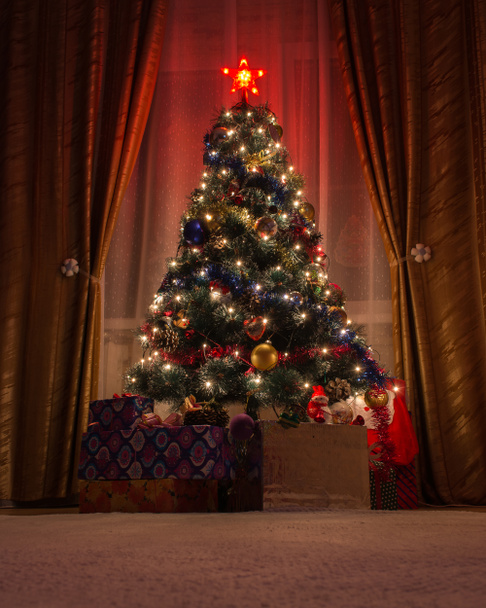 Різдвяна ялинка кімната
 - Фото, зображення