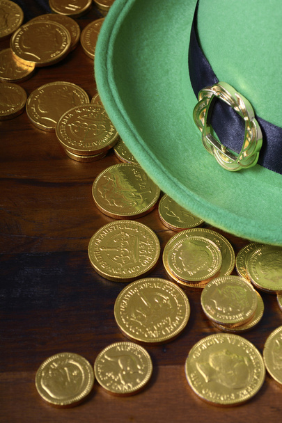 St Patricks Sombrero de día y monedas de oro
.  - Foto, imagen
