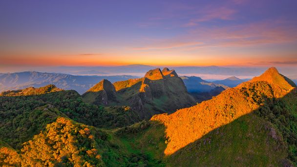 Panoramablick auf die großen Berge Nationalpark malerisch von d - Foto, Bild