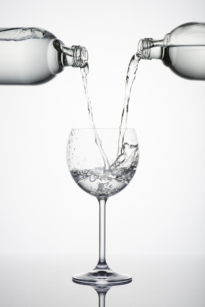 Gießen Wasserglas - Foto, Bild