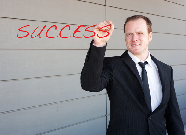 zakenman schrijven van het woord succes op scherm - Foto, afbeelding