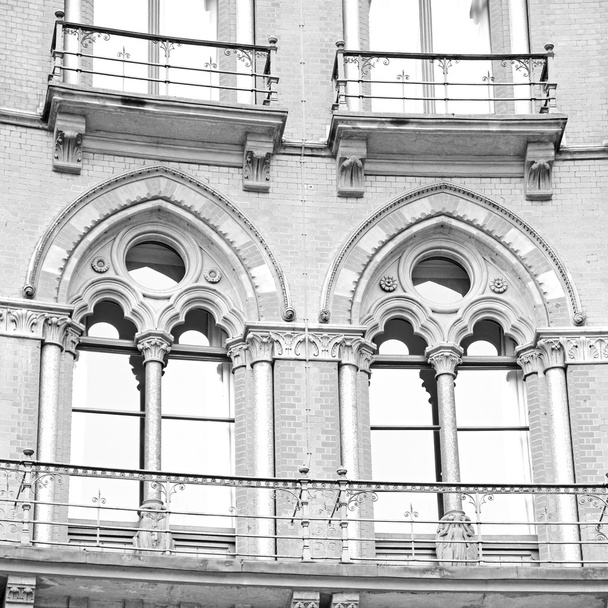 vecchia architettura a Londra Inghilterra finestre e mattoni esterni
    - Foto, immagini