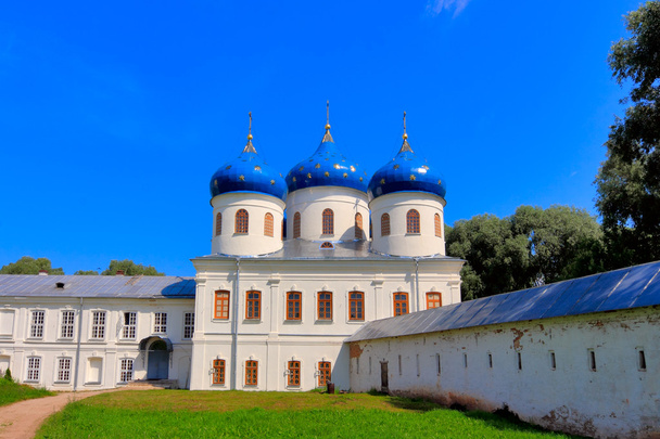Heilig-Kreuz-Kathedrale im Juriev-Kloster. - Foto, Bild