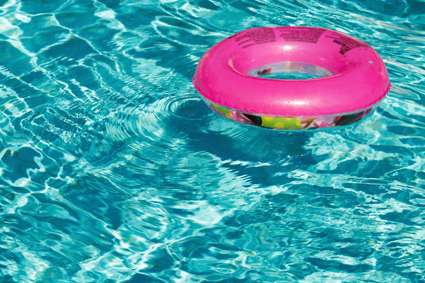 Kroužek plavání v bazénu - Fotografie, Obrázek