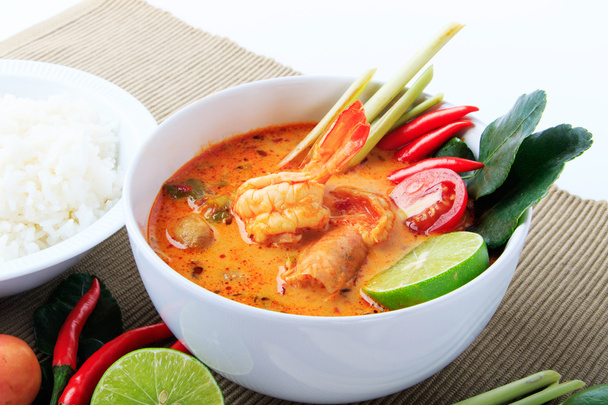 Thajské krevety polévka s trávou (Tom Yum Goong) - Fotografie, Obrázek