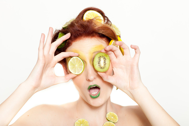 Beautiful Women with Lime and Kiwi - Foto, afbeelding