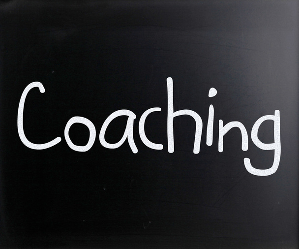 "Coaching" handwritten with white chalk on a blackboard - Foto, immagini