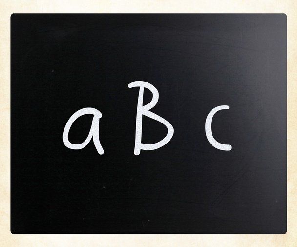 "ABC "escrito a mano con tiza blanca en una pizarra
 - Foto, imagen