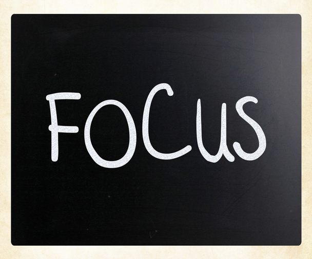 Sana "Focus" käsin kirjoitettu valkoinen liitu liitutaulu
 - Valokuva, kuva