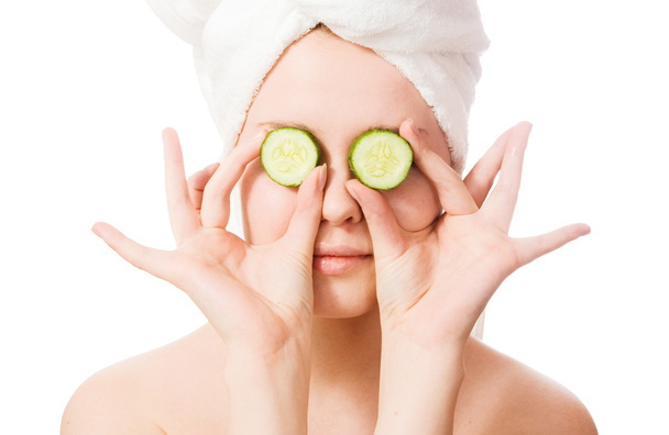 Woman with cucumbers on eyes - Фото, изображение
