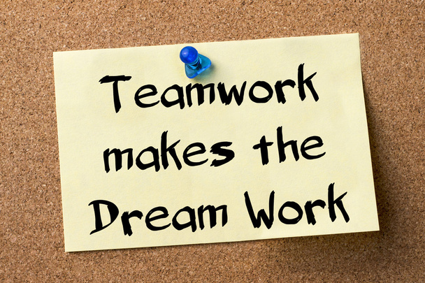 Trabalho em equipe faz o Dream Work etiqueta adesiva fixada em boleti
 - Foto, Imagem