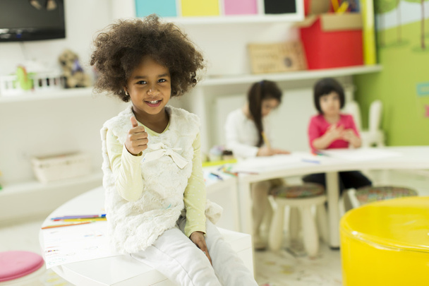 Çok ırklı çocuklar oyun odası - Fotoğraf, Görsel