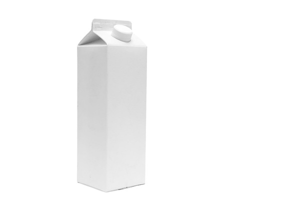 Белый бланшированный ящик молока на белом фоне
 - Фото, изображение