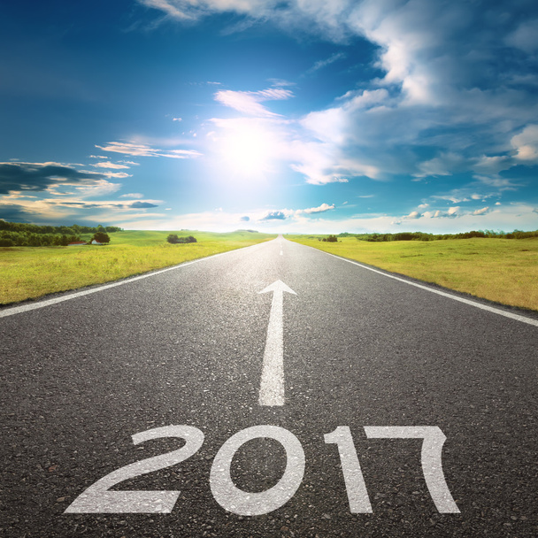 Pusta droga do nadchodzących 2017 w piękny dzień - Zdjęcie, obraz
