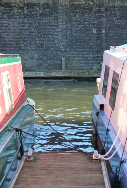 barcaza del canal en el canal del río Regents Canal, Londres
 - Foto, imagen