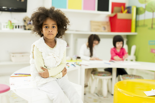 Multiraciale kinderen in de speelkamer - Foto, afbeelding
