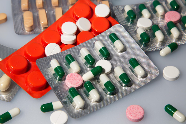 Many tablets and capsules. - 写真・画像