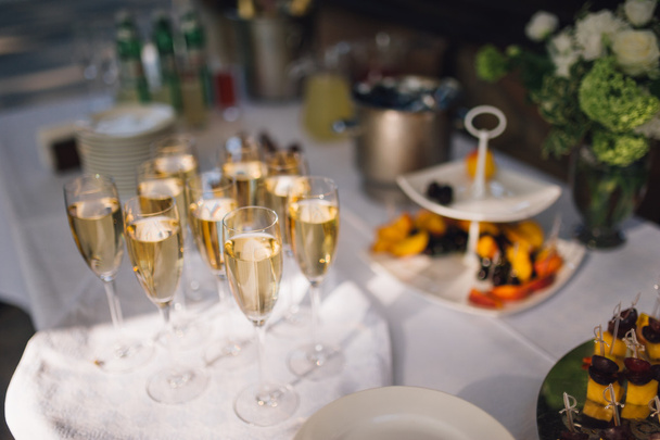 Closeup with glasses of champagne on festive table - Foto, afbeelding