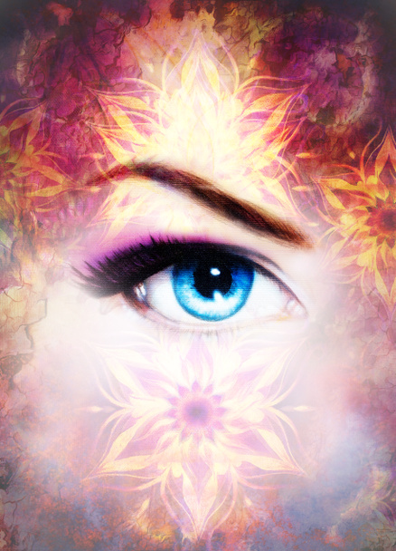 Женский глаз и мандала, абстрактный цвет фона и треск пустыни. - Фото, изображение