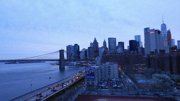 New York - Manhattan belvárosi skyline este - Felvétel, videó