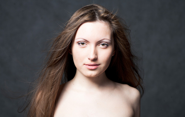 Портрет молодої брюнетки
 - Фото, зображення