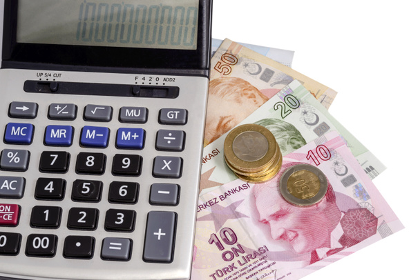 Türkisches Geld und Rechenmaschine auf weißem Hintergrund - Foto, Bild