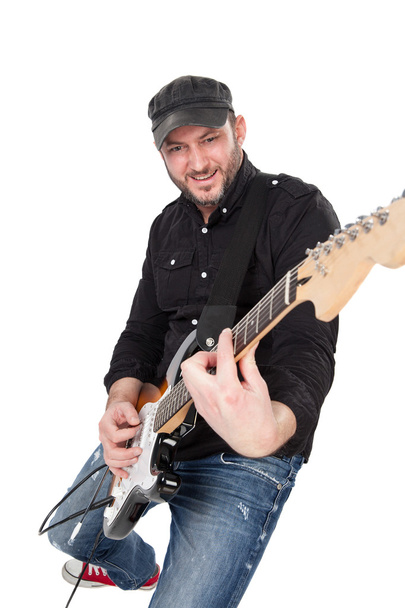 Musiker, der mit Begeisterung E-Gitarre spielt. isoliert auf weiß - Foto, Bild