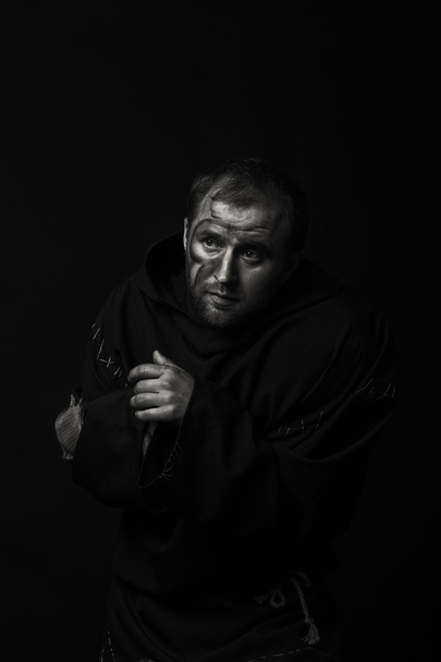 Beautiful and fascinating game theater actor on camera. Black and white photo of the actor in the guise of a beggar on a dark background. Beautifully decorated stage image and professional makeup. - Photo, Image