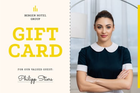 Hotel Card with Confident Professional Maid Gift Certificate Modelo de Design