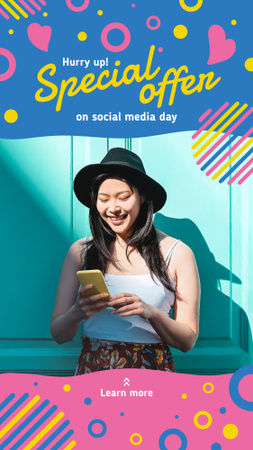 Modèle de visuel Social media day Offer with Girl using Smartphone - Instagram Story