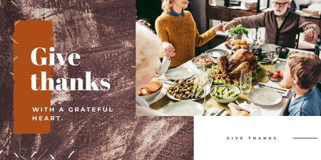 Template di design Family at Thanksgiving Dinner Twitter