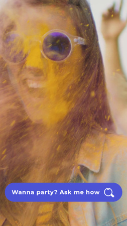 Ontwerpsjabloon van TikTok Video van Happy Girl in paint splashes