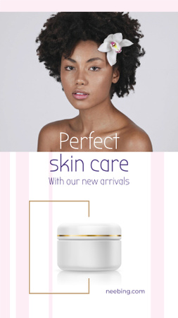 Modèle de visuel Skincare products ad Woman with Cream - Instagram Video Story