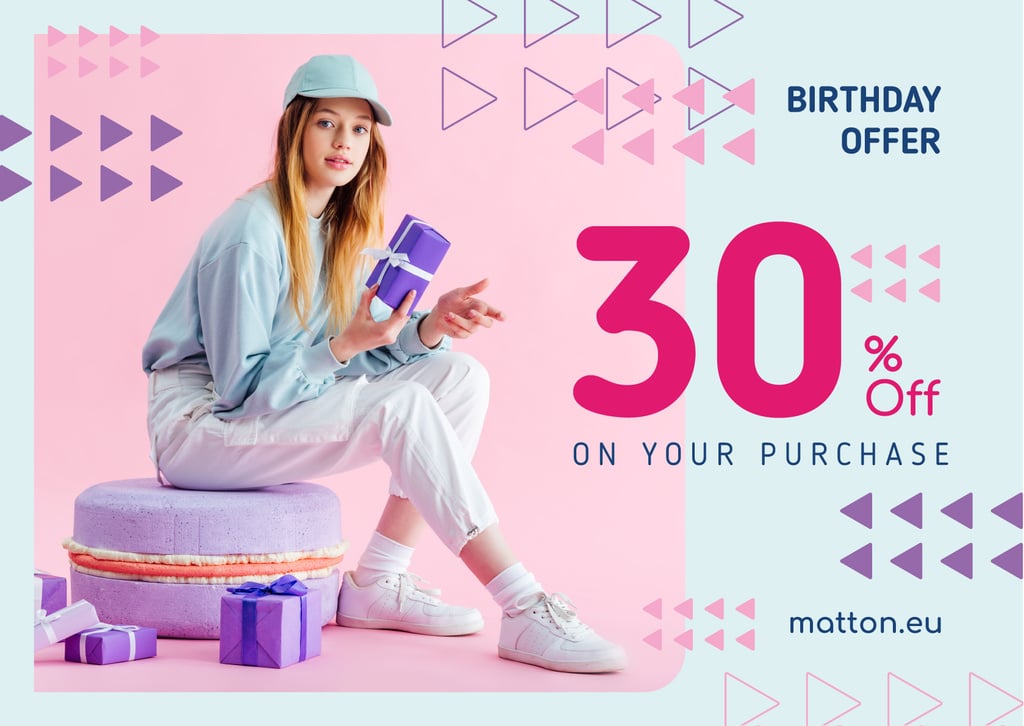 Birthday Offer Girl with Gifts in Purple Card – шаблон для дизайну