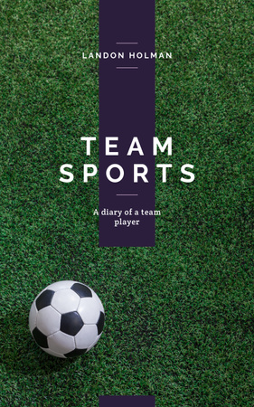 Plantilla de diseño de Diario del jugador del equipo con imagen de la pelota en el campo de fútbol Book Cover 