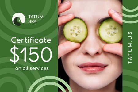 Platilla de diseño Spa Offer with Woman with Cucumbers on Face Gift Certificate