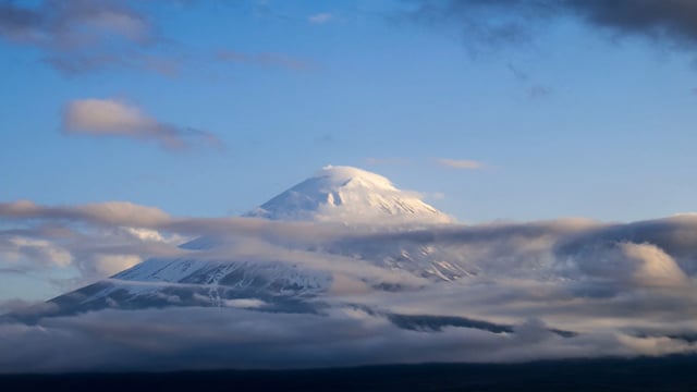Snowy Mountain with clouds Zoom Background – шаблон для дизайну