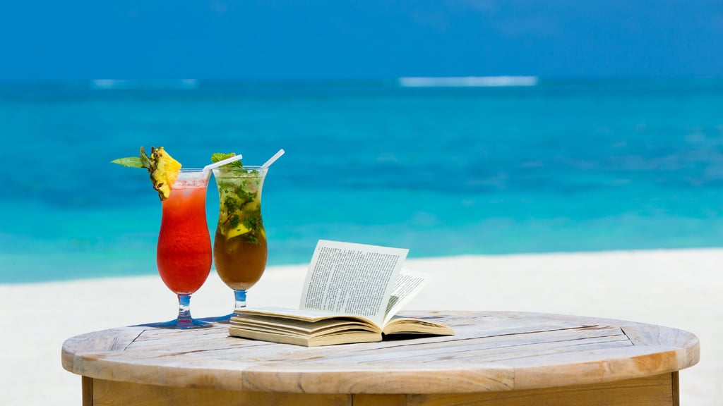Vacation Theme Cocktail at the Beach Zoom Background – шаблон для дизайну