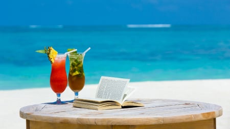 Plantilla de diseño de Vacation Theme Cocktail at the Beach Zoom Background 