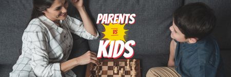 Designvorlage Mutter und Sohn spielen zusammen Schach für Twitter