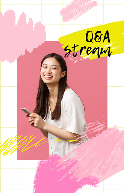 Smiling Woman using smartphone IGTV Coverデザインテンプレート