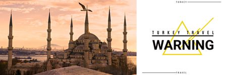 Ontwerpsjabloon van Twitter van Istanbul-reis met beroemd stadsgezicht bij zonsopgang