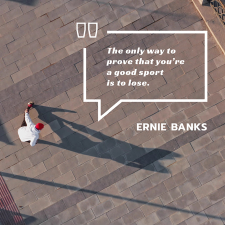 Ontwerpsjabloon van Animated Post van Sporting Quote with Man Training in City