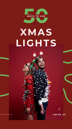 Couple wrapped in Christmas garland Instagram Story Modelo de Design