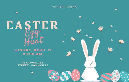 Ontwerpsjabloon van Invitation 4.6x7.2in Horizontal van Easter Egg Hunt Announcement With Bunny on Blue