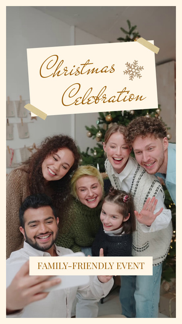Big Happy Family on Christmas Celebration TikTok Video Modelo de Design