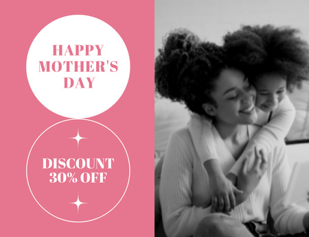 Platilla de diseño Mother's Day Discount Offer with Happy Daughter and Mom Thank You Card 5.5x4in Horizontal
